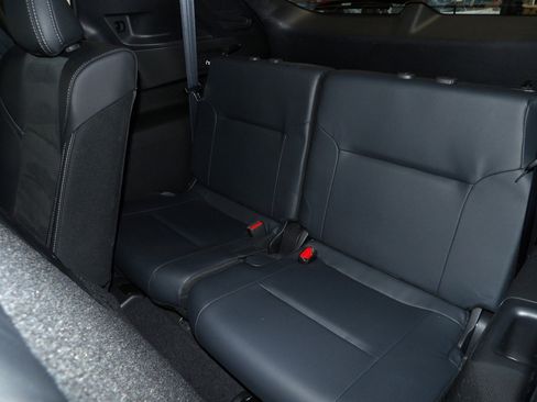 Used 2025 Mitsubishi Outlander SE image 24