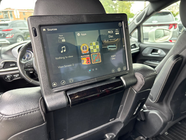 Used 2020 Chrysler Pacifica Touring-L Plus FWD image 4