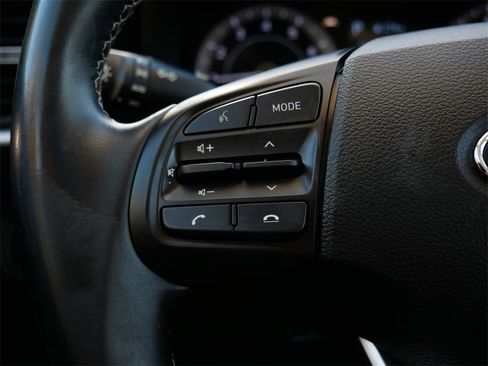 Used 2022 Hyundai Venue SEL image 15