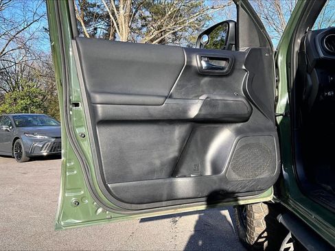 Used 2021 Toyota Tacoma TRD Off-Road image 21