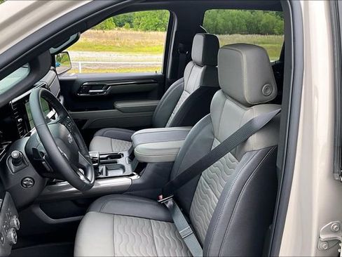 New 2026 Chevrolet Silverado 1500 ZR2 w/ Dark Appearance Package AWD/4WD image 9