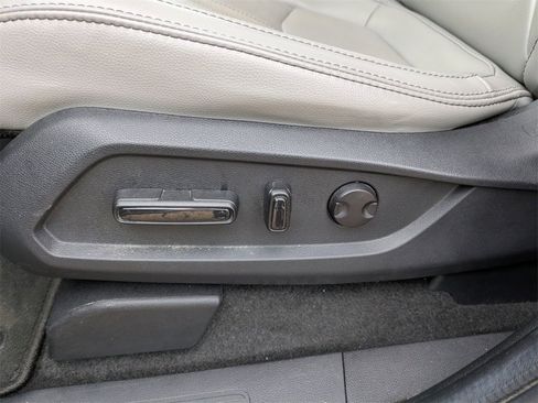 Certified 2024 Honda Pilot Touring image 11