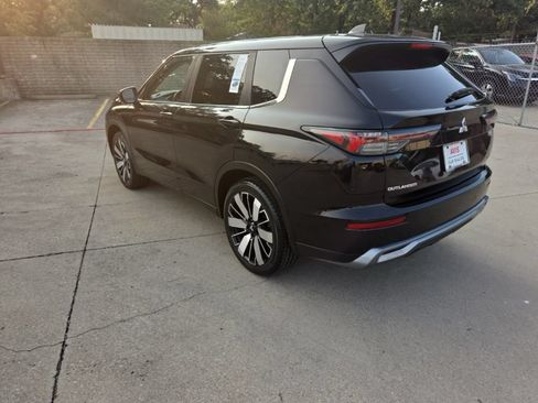 Used 2025 Mitsubishi Outlander AWD image 8