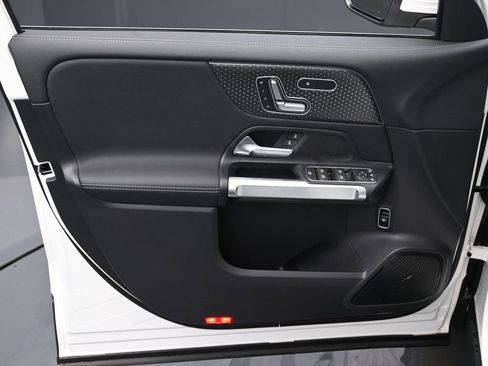 New 2024 Mercedes-Benz EQB 300 4MATIC image 23