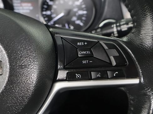 Used 2018 Nissan Rogue SV AWD/4WD image 40