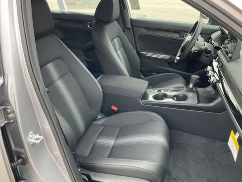 Used 2025 Honda Civic Sport image 32