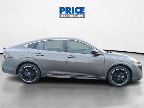 Used 2026 Nissan Sentra SR w/ SR Premium Package FWD image 4