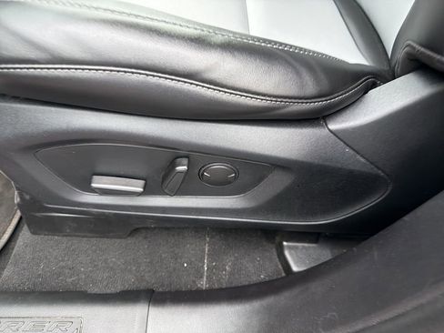 Used 2022 Ford Explorer XLT w/ Equipment Group 202A image 16