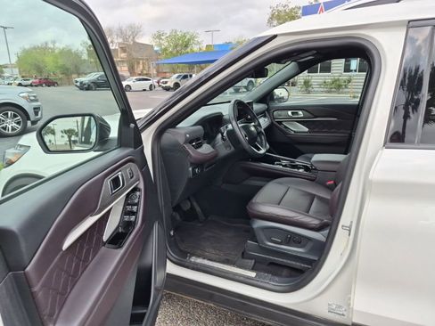 Used 2025 Ford Explorer Platinum w/ Ultimate Package image 11