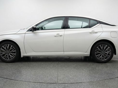 Used 2025 Nissan Altima 2.5 SV FWD image 5