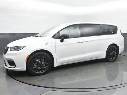 Used 2024 Chrysler Pacifica Limited