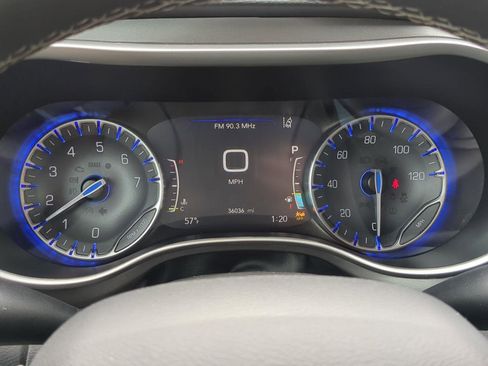 Used 2024 Chrysler Pacifica Touring-L FWD image 14