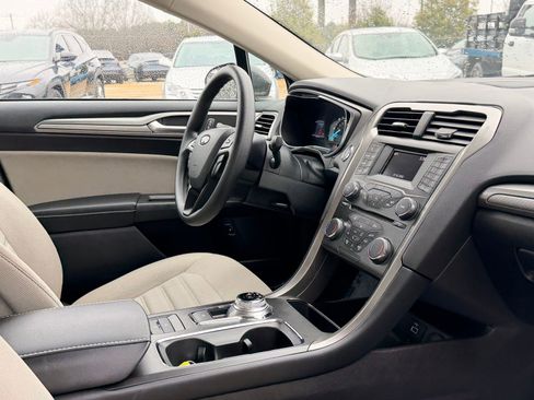 Used 2018 Ford Fusion S FWD image 19