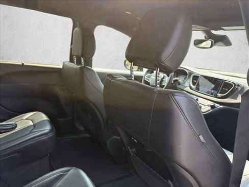 Used 2026 Chrysler Pacifica Select FWD image 26