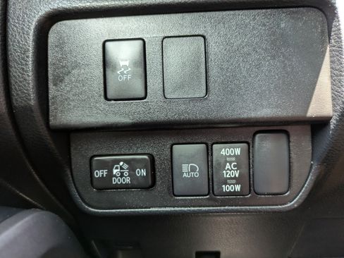 Used 2022 Toyota Tacoma TRD Sport w/ TRD Premium Sport Package AWD/4WD image 32