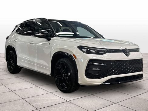 New 2026 Volkswagen Tiguan SE R-Line FWD image 2