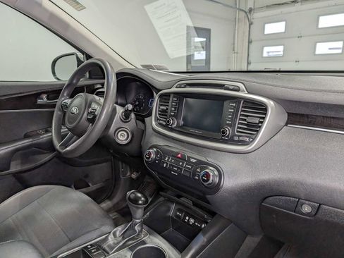 Used 2018 Kia Sorento LX AWD/4WD image 40