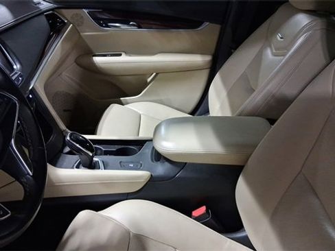 Used 2018 Cadillac XT5 Luxury w/ Driver Awareness Package image 9