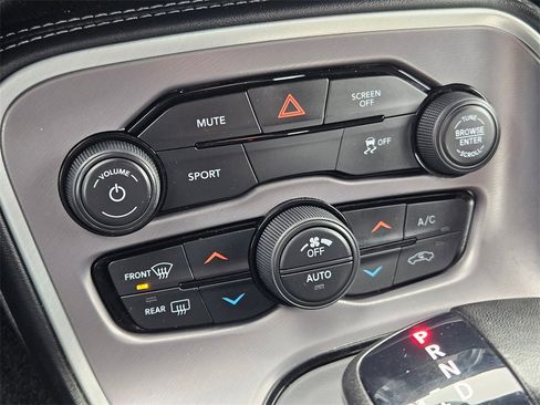 Used 2022 Dodge Challenger SXT image 23