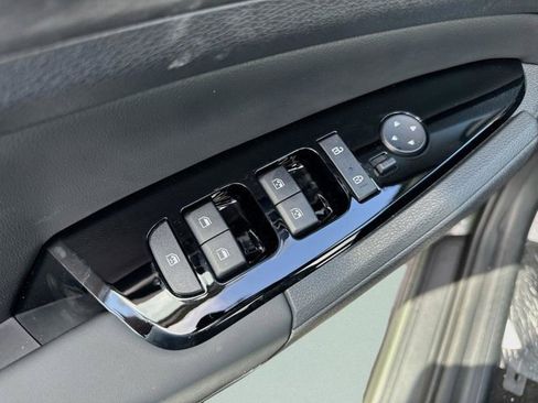 Used 2025 Kia Sportage X-Line image 14