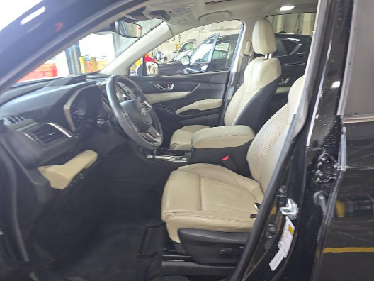 Used 2023 Subaru Ascent Limited w/ Technology Package AWD/4WD image 8