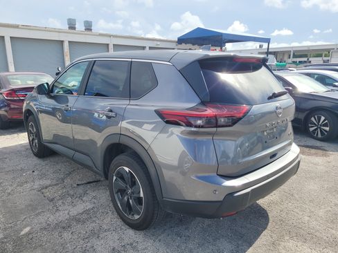 Used 2024 Nissan Rogue SV FWD image 10
