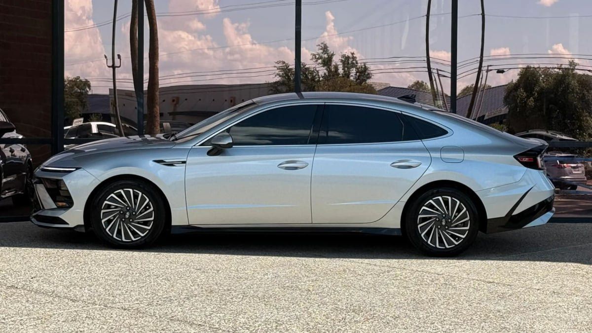 Used 2025 Hyundai Sonata SEL FWD image 4