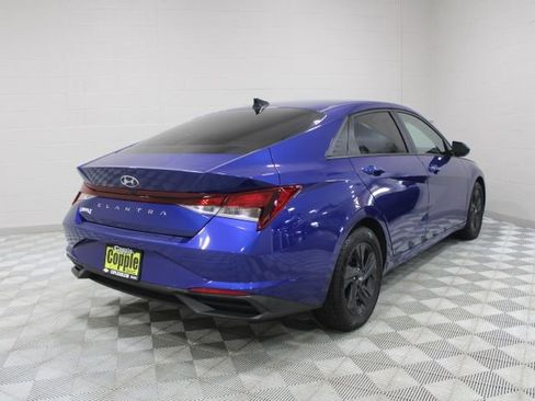 Used 2023 Hyundai Elantra SEL image 11