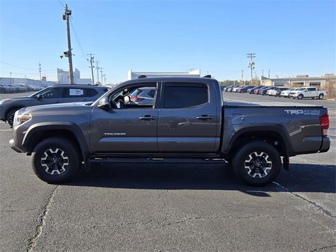 Used 2016 Toyota Tacoma TRD Off-Road image 4