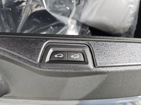 New 2026 BMW X7 xDrive40i w/ Premium Package image 13