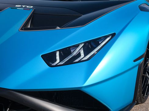 Used 2022 Lamborghini Huracan STO image 8