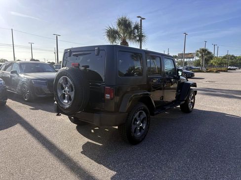 Used 2018 Jeep Wrangler Unlimited Sahara w/ Connectivity Group image 4