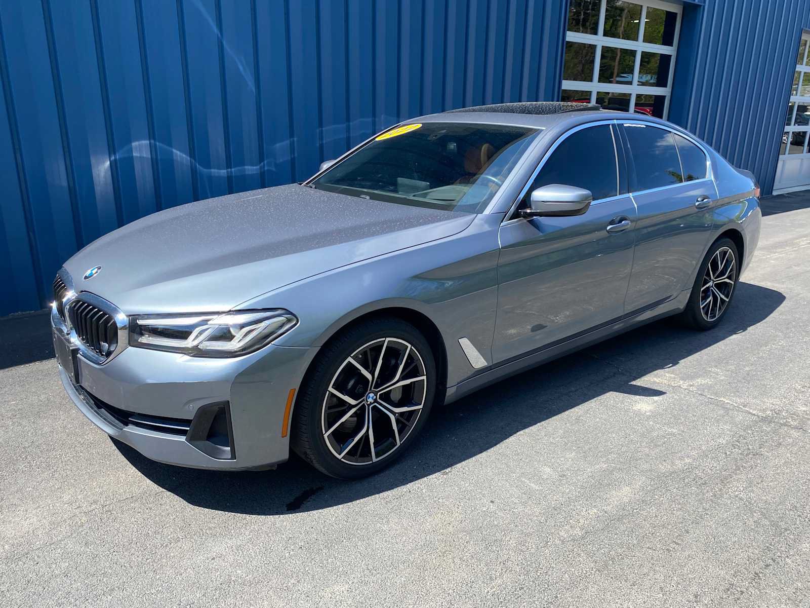 Used 2022 BMW 530i xDrive w/ Premium Package AWD/4WD image 2