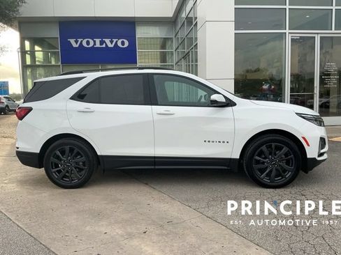 Used 2022 Chevrolet Equinox RS w/ Infotainment Package FWD image 5