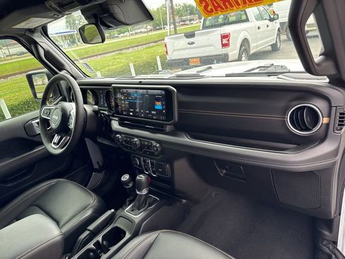 Used 2024 Jeep Wrangler Unlimited Sahara AWD/4WD image 33
