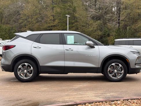 Used 2025 Chevrolet Blazer LT image 11
