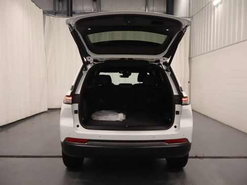 New 2026 Jeep Grand Cherokee Altitude AWD/4WD image 18