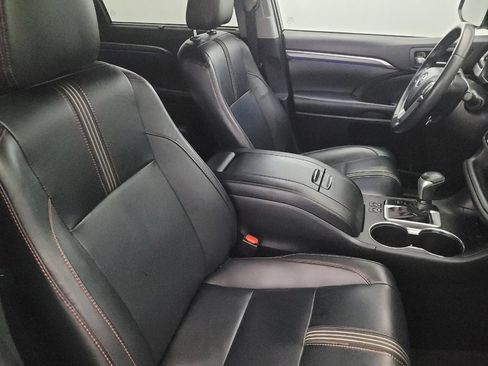 Used 2019 Toyota Highlander SE image 21