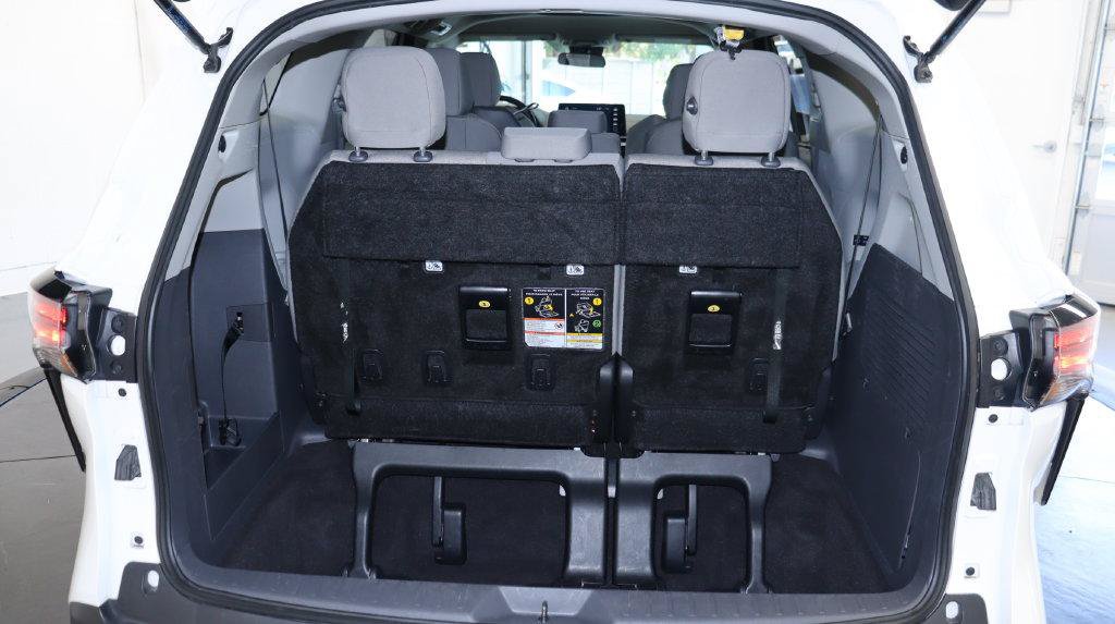 Used 2024 Toyota Sienna LE AWD/4WD image 27