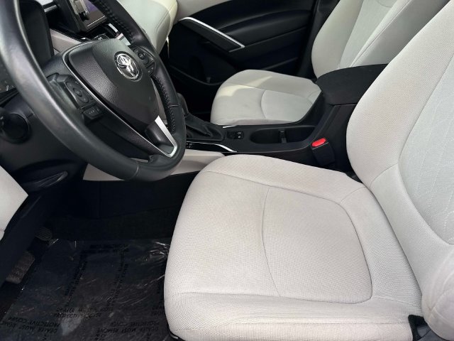 Used 2025 Toyota Corolla Cross LE FWD image 17