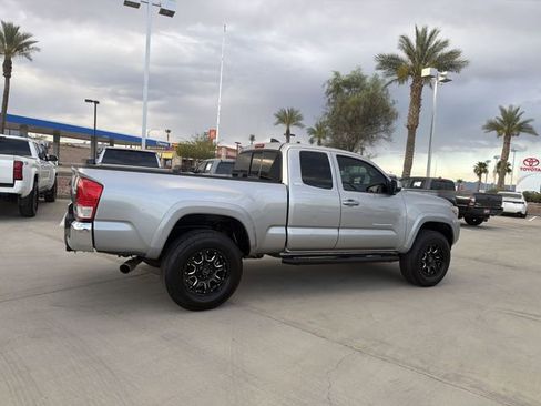 Used 2016 Toyota Tacoma SR5 w/ SR5 Appearance Package (SN) AWD/4WD image 4