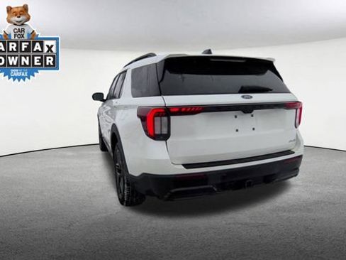 Used 2025 Ford Explorer ST-Line w/ Premium Package image 8