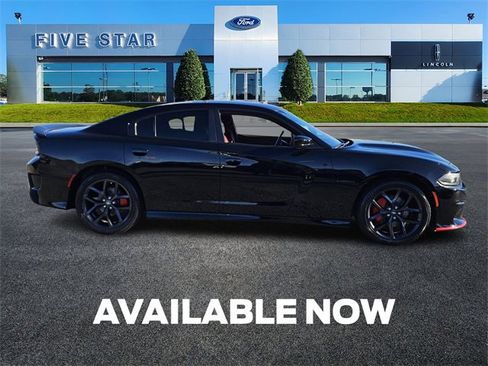 Used 2022 Dodge Charger R/T w/ Blacktop Package image 9