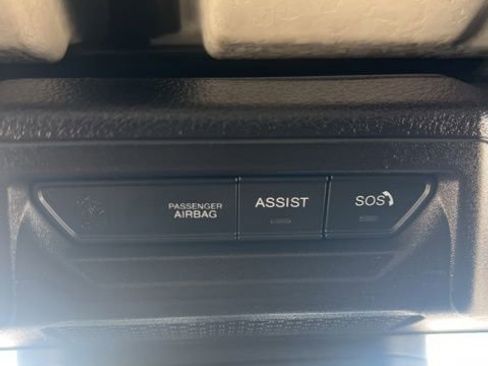 Used 2025 Jeep Wrangler Unlimited Sahara AWD/4WD image 19