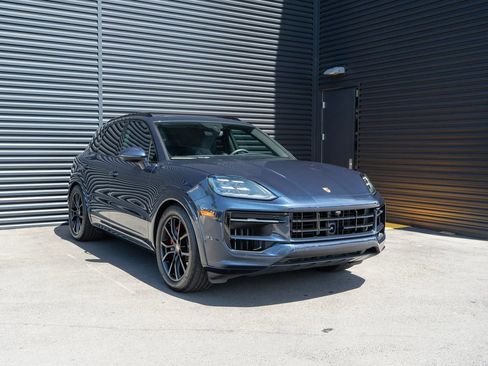 Used 2025 Porsche Cayenne GTS image 7