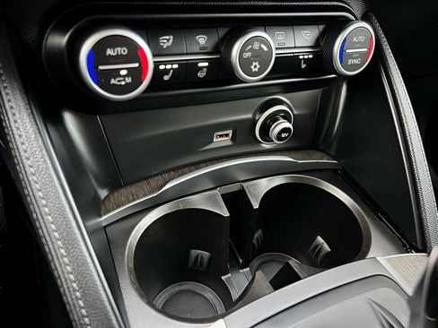 Used 2018 Alfa Romeo Stelvio Ti image 58