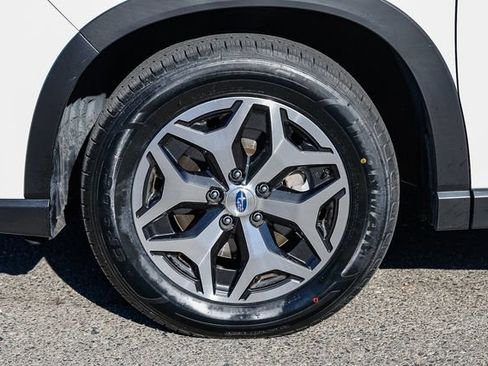 Used 2023 Subaru Forester Premium AWD/4WD image 11