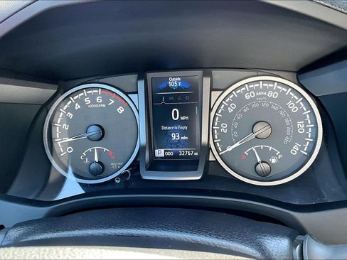 Used 2023 Toyota Tacoma TRD Off-Road w/ Technology Package AWD/4WD image 12