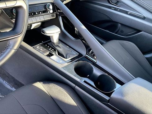 Certified 2025 Hyundai Elantra SEL image 10