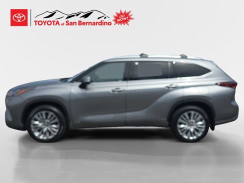 New 2026 Toyota Highlander Platinum AWD/4WD image 2